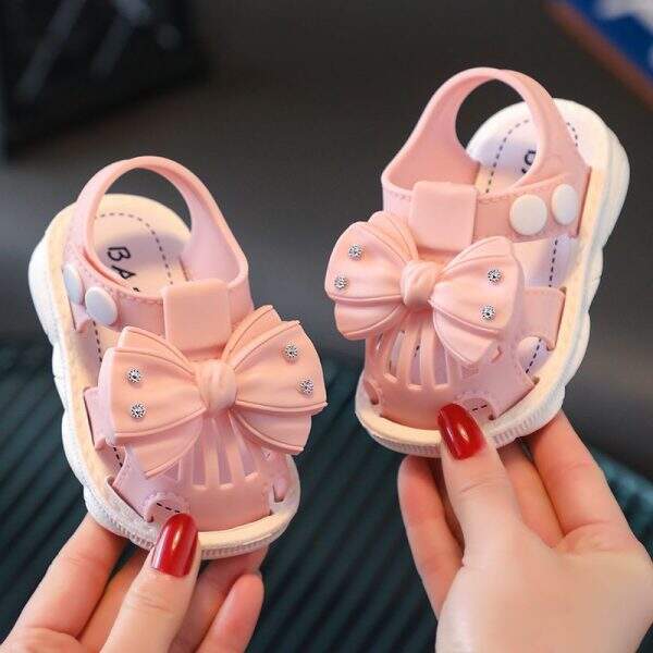 Girls sandals - Image 1