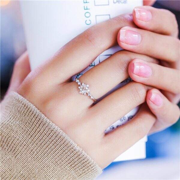 European and American fashion snowflake ring - Image 5