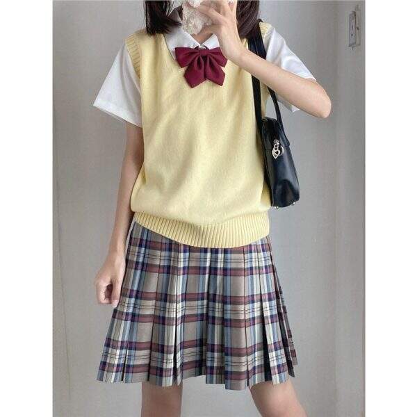 Sleeveless pullover sweater - Image 2