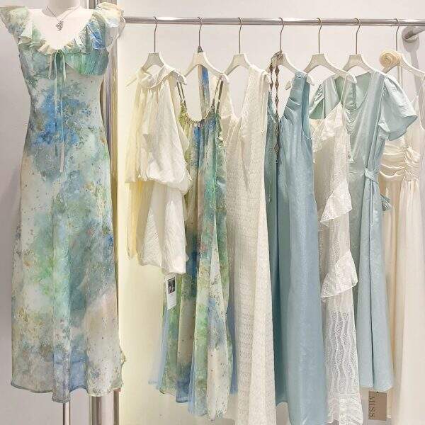 Long ruffle edge dress - Image 1