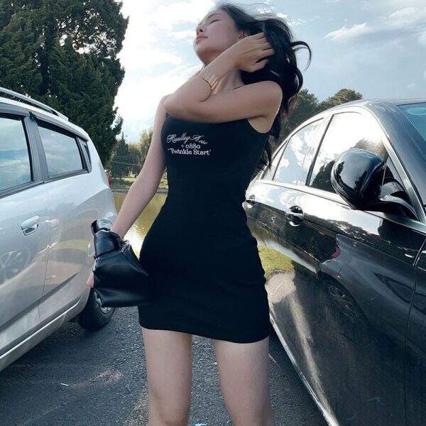 Fashion vest and tight buttocks skirt - Image 3