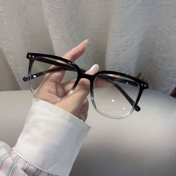 Fashionable black framed glasses - Image 1