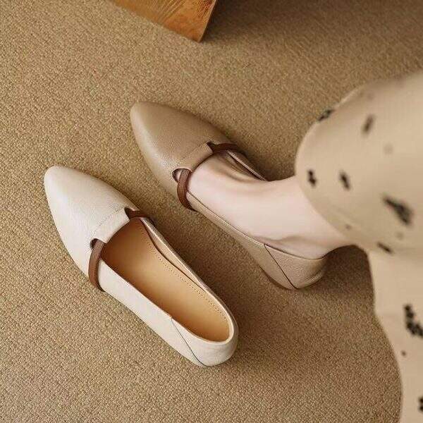 Pointed flat shoes - Image 1
