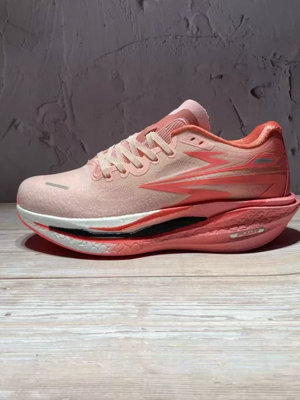 Running shoes and sports shoes - Image 3