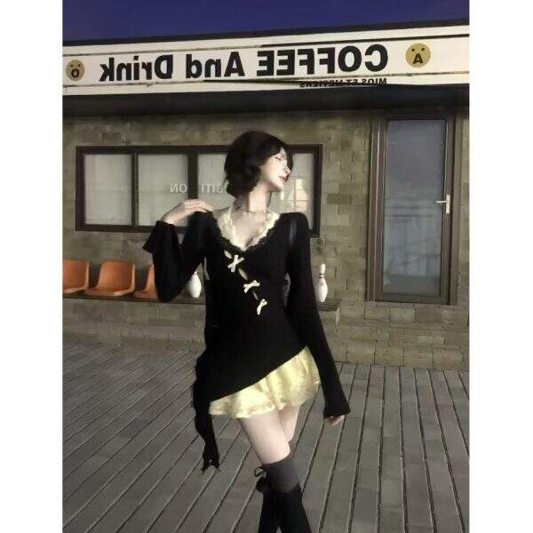 +V-neck dress with lace inside - Image 4