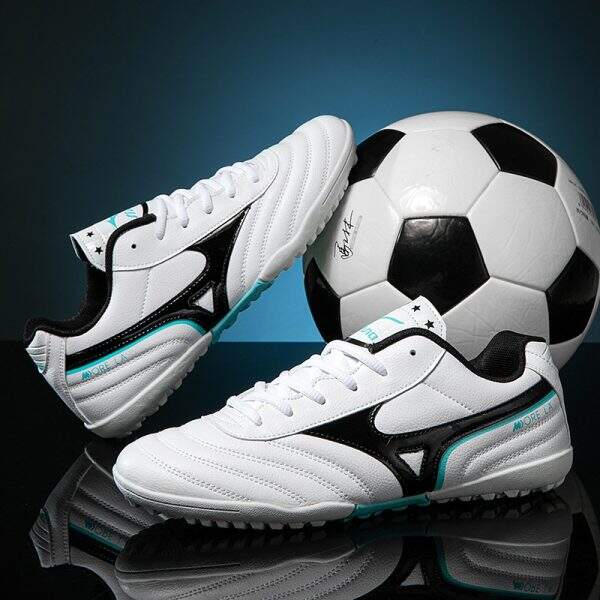 Football shoes for adults - Image 1