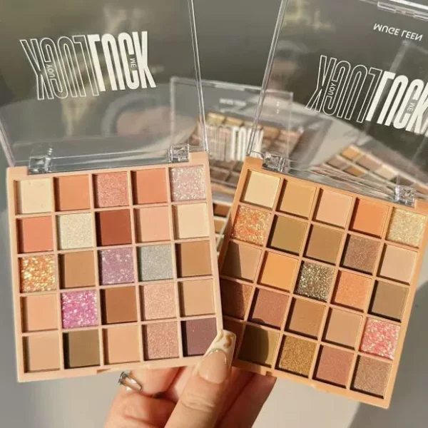Lucky cube eye shadow disk - Image 3