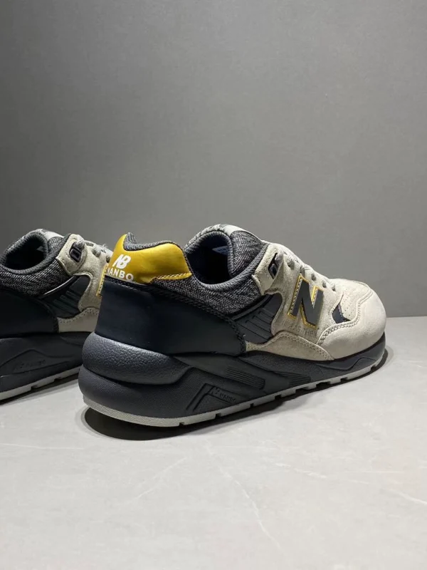 sneakers - Image 2