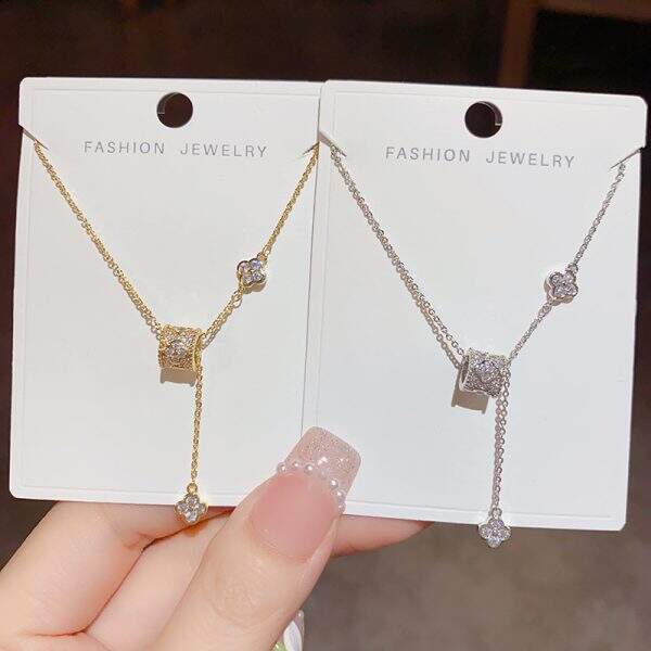 Flower necklace - Image 1