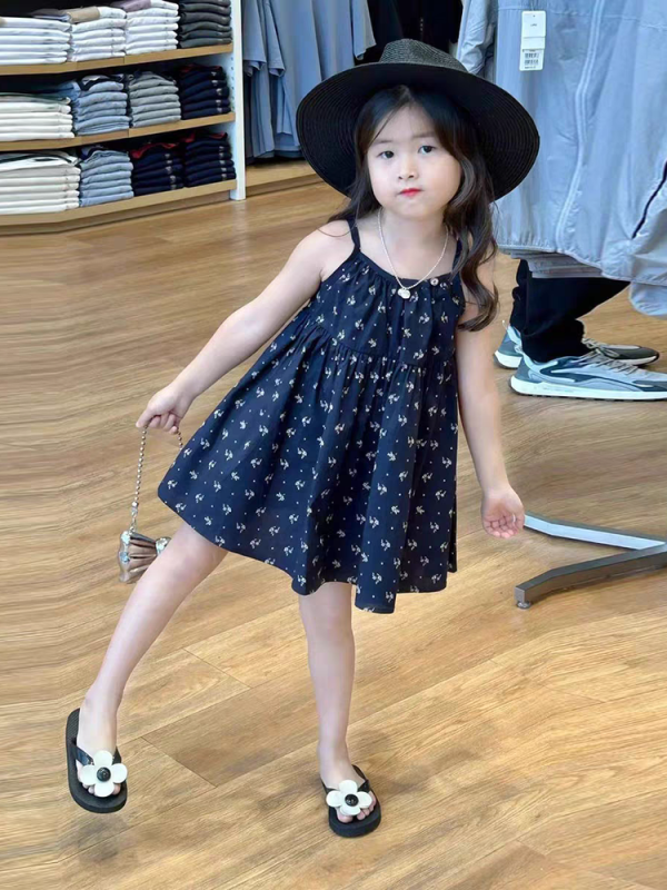 girl's dress - Image 1