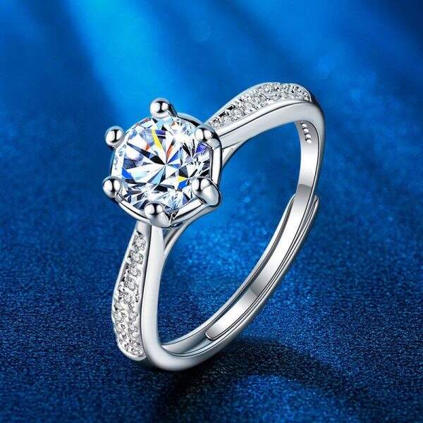Six Claw Diamond Ring - Image 1